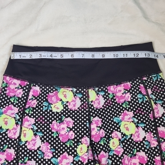 BETSEY Johnson Rose Leggings. Size Medium. - Picture 3 of 8